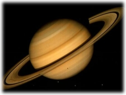 Saturn w naturalnych kolorach